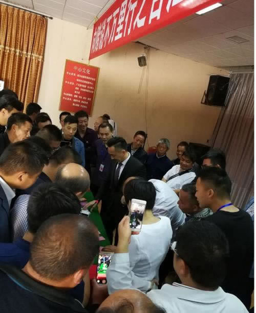 黑平臺客服說異常系統維護升級不給出款該大家怎么弄（圖）
